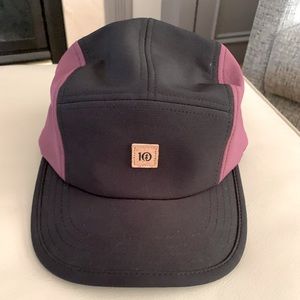 NWOT tentree black and burgundy hat.